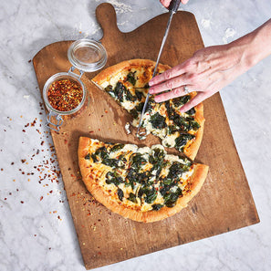 Roasted Garlic & Spinach Skillet Pizza